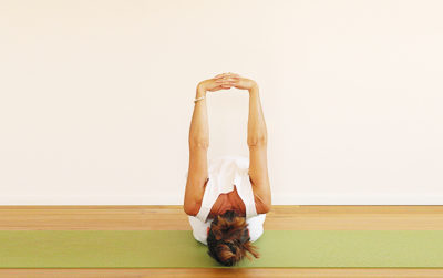 Übung aus dem Mittwochs Kundlini-Yoga Kurs